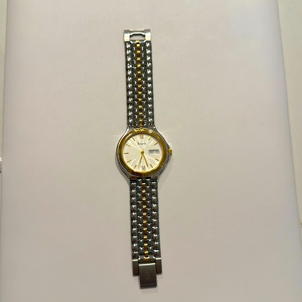 Bulova watch, beautiful two-toned. - Picture 2 of 11